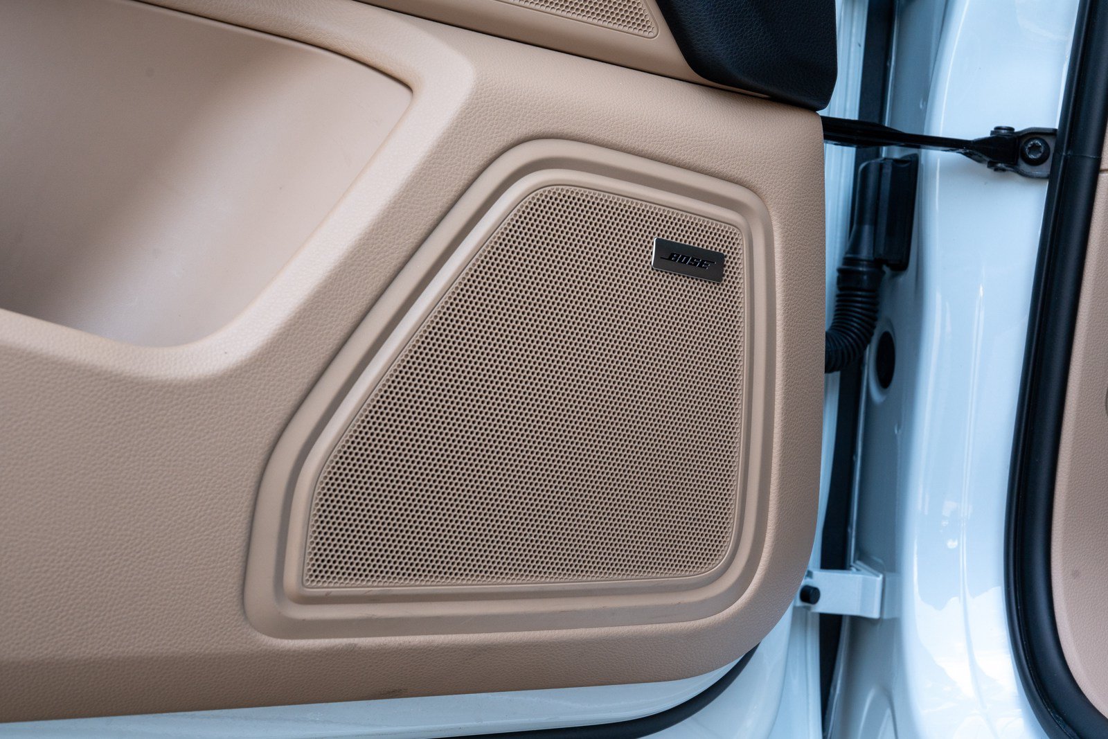 Certified 2024 Porsche Macan AWD/4WD image 22