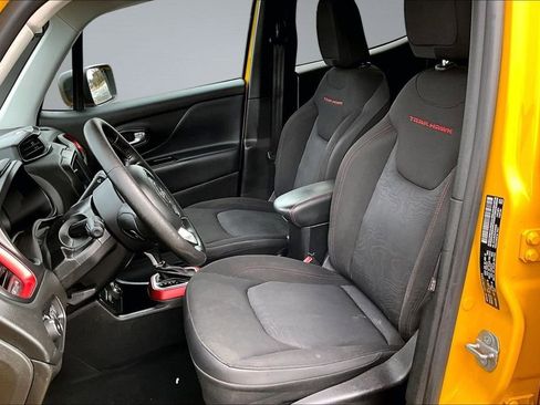 Used 2018 Jeep Renegade Trailhawk w/ Cold Weather Group II image 25