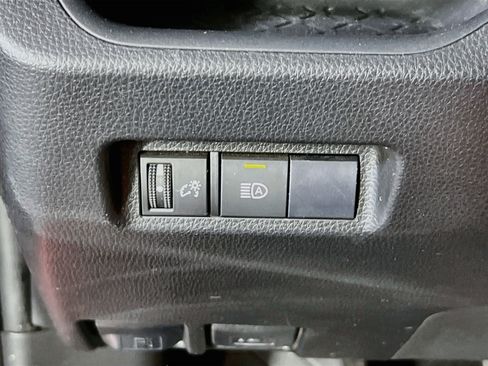 Used 2021 Toyota RAV4 LE FWD image 10
