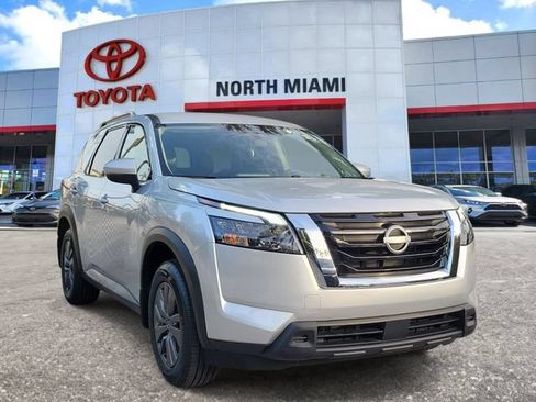 Used 2024 Nissan Pathfinder SV FWD image 1