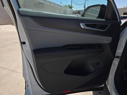 New 2025 Volkswagen Atlas Peak Edition SE image 17