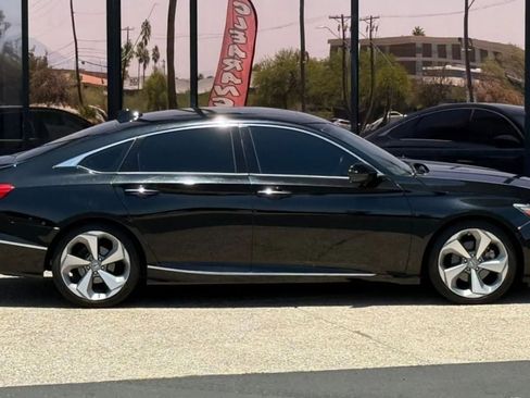 Used 2018 Honda Accord Touring image 15