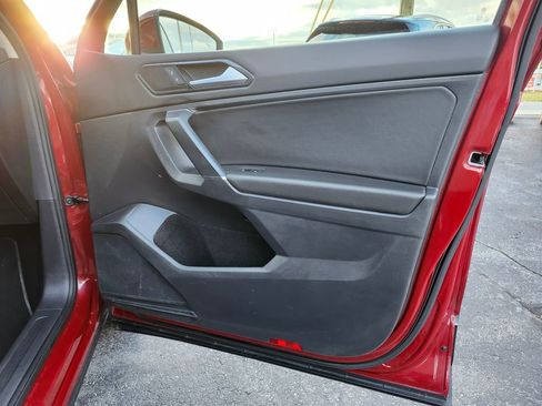 Used 2018 Volkswagen Tiguan SE image 19