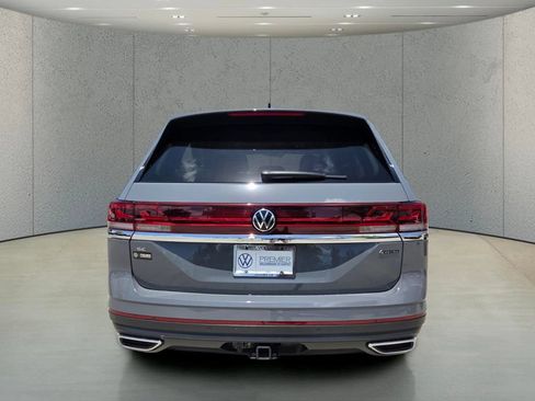 Used 2025 Volkswagen Atlas SE AWD/4WD image 4