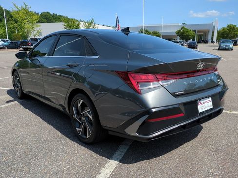 Used 2025 Hyundai Elantra Limited FWD image 6