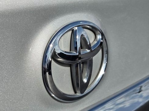 Used 2013 Toyota Corolla LE image 11