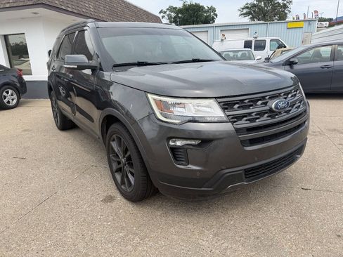Used 2019 Ford Explorer XLT w/ Equipment Group 202A AWD/4WD image 8