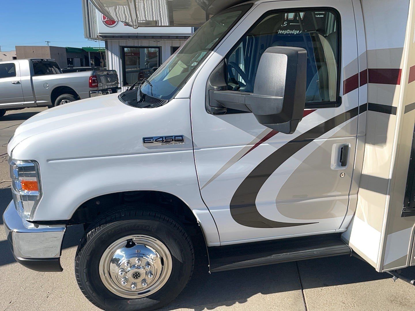 Used 2017 Ford E-450 and Econoline 450 Super Duty w/ Motorhome Prep Package RWD image 11