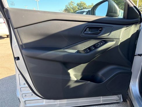 Certified 2025 Nissan Rogue S image 18