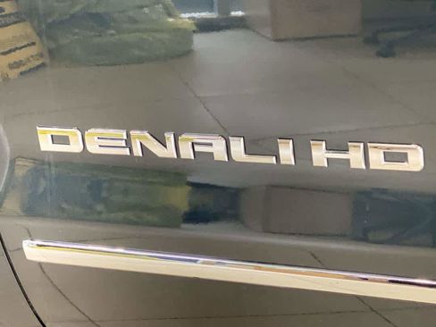 Used 2019 GMC Sierra 2500 Denali w/ Suspension Package, Off-Road AWD/4WD image 11