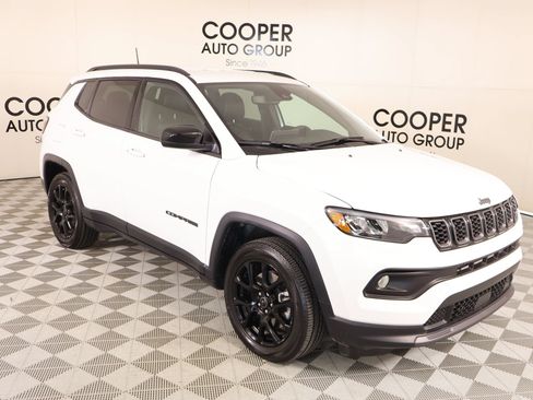 Used 2026 Jeep Compass Latitude AWD/4WD image 1