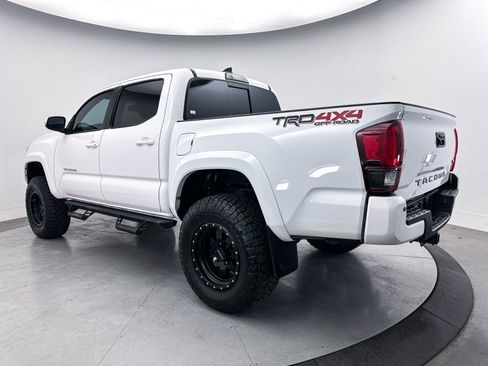Used 2019 Toyota Tacoma TRD Off-Road w/ Technology Package AWD/4WD image 12