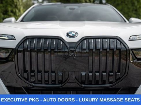 Used 2023 BMW i7 xDrive60 w/ Executive Package 2 AWD/4WD image 17