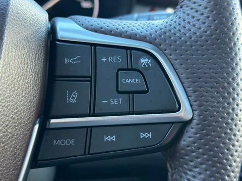 Used 2023 Toyota Sienna Platinum image 33