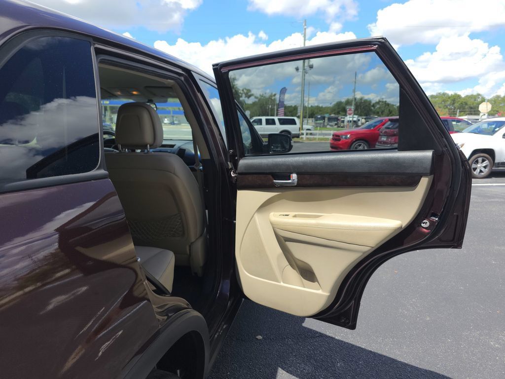 Used 2011 Kia Sorento 2WD image 15
