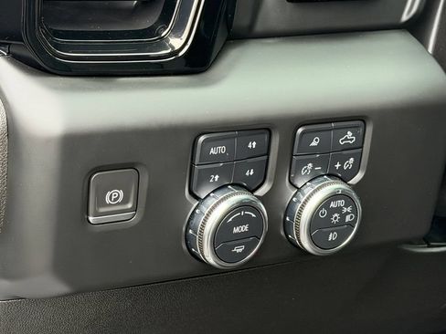 Certified 2024 GMC Sierra 1500 AT4 w/ Technology Package AWD/4WD image 33