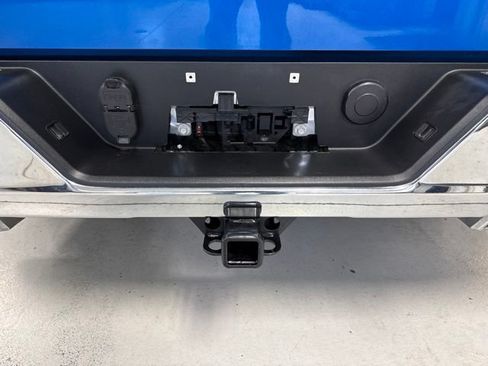 Used 2022 Chevrolet Silverado 1500 LT w/ Z71 Off-Road Package AWD/4WD image 13