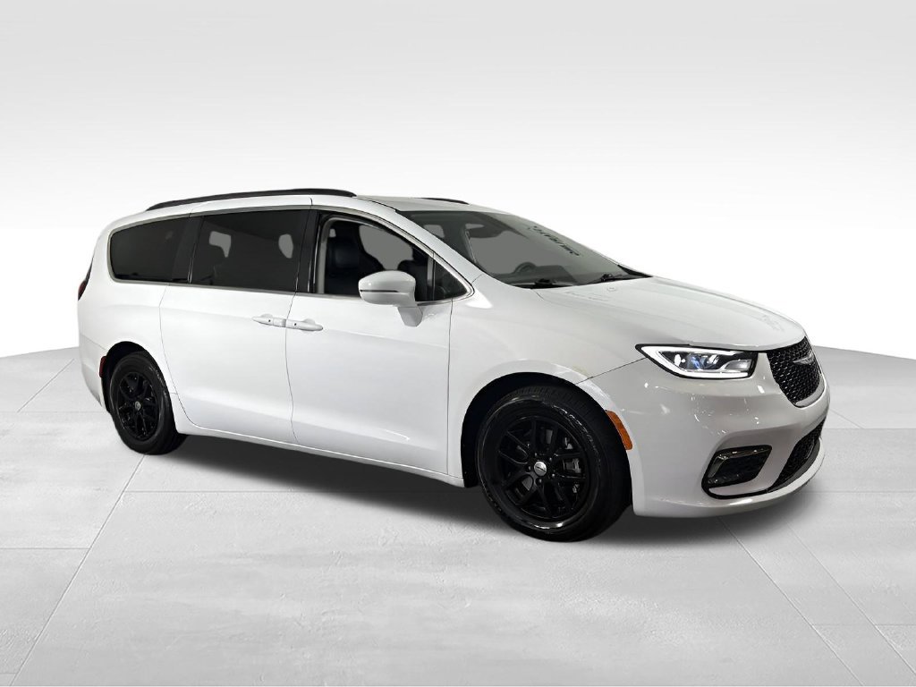 Used 2022 Chrysler Pacifica Touring-L FWD image 13
