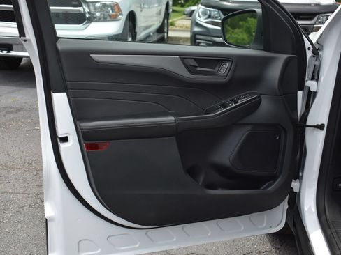 Used 2025 Ford Escape Active AWD/4WD image 12