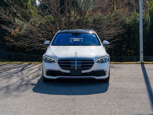 Used 2022 Mercedes-Benz S 580 4MATIC Sedan image 4