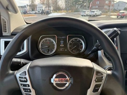 Used 2018 Nissan Titan SV AWD/4WD image 32