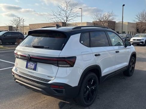 New 2026 Volkswagen Taos SE AWD/4WD image 6