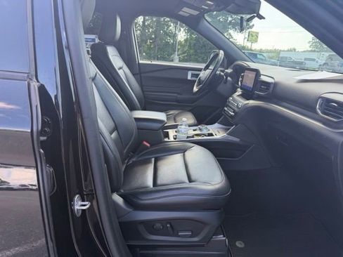 Used 2020 Ford Explorer XLT w/ Equipment Group 202A AWD/4WD image 11