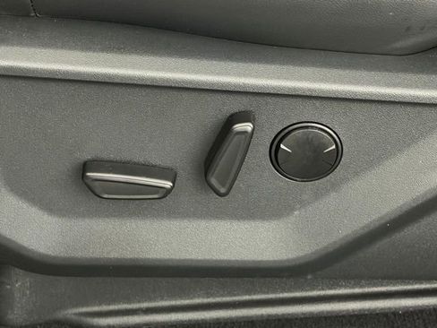 Used 2025 Ford Expedition Platinum image 25