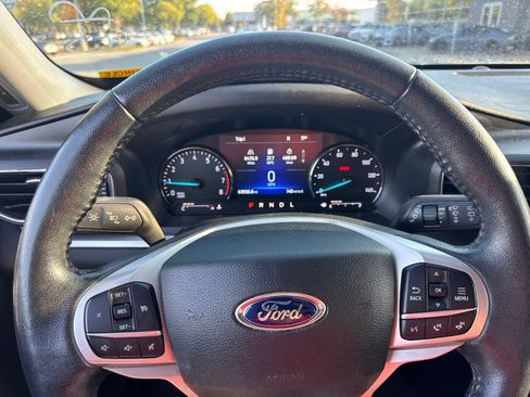 Used 2022 Ford Explorer XLT w/ Equipment Group 202A AWD/4WD image 17