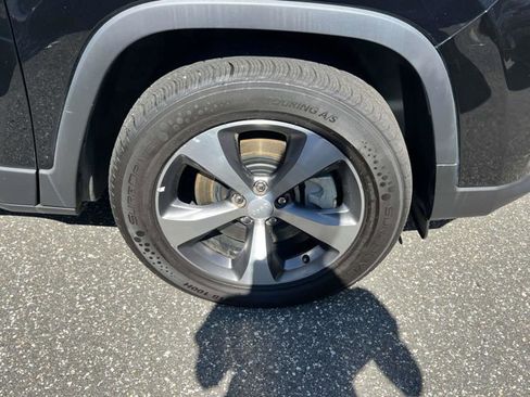 Certified 2022 Jeep Cherokee Limited image 6