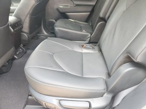 Certified 2025 Toyota Highlander Limited AWD/4WD image 30