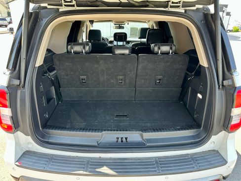 Used 2022 Ford Expedition XLT image 15