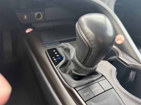 Used 2023 Toyota Camry SE image 18