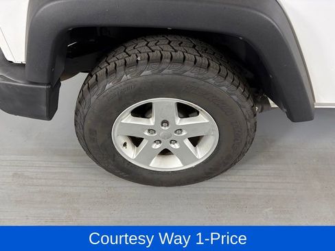 Used 2017 Jeep Wrangler Sport w/ Quick Order Package 24S AWD/4WD image 13