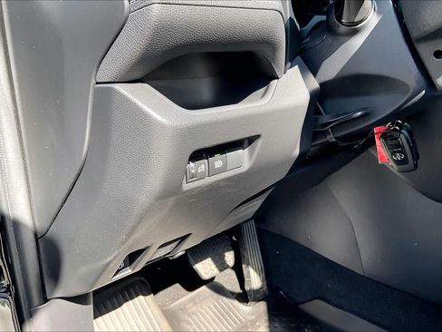 Certified 2025 Toyota RAV4 XLE AWD/4WD image 33