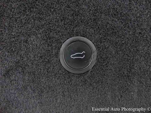 Used 2023 Tesla Model S AWD/4WD image 39