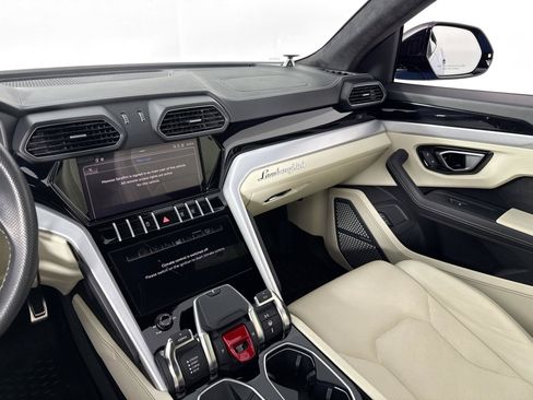 Used 2021 Lamborghini Urus AWD/4WD image 26