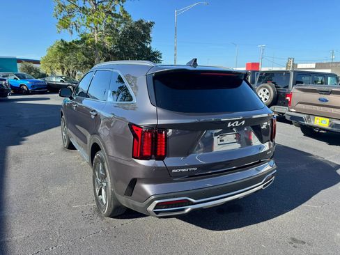 Used 2023 Kia Sorento EX w/ Panoramic Sunroof Package FWD image 2