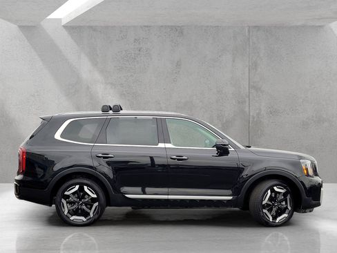 Used 2025 Kia Telluride S AWD/4WD image 4