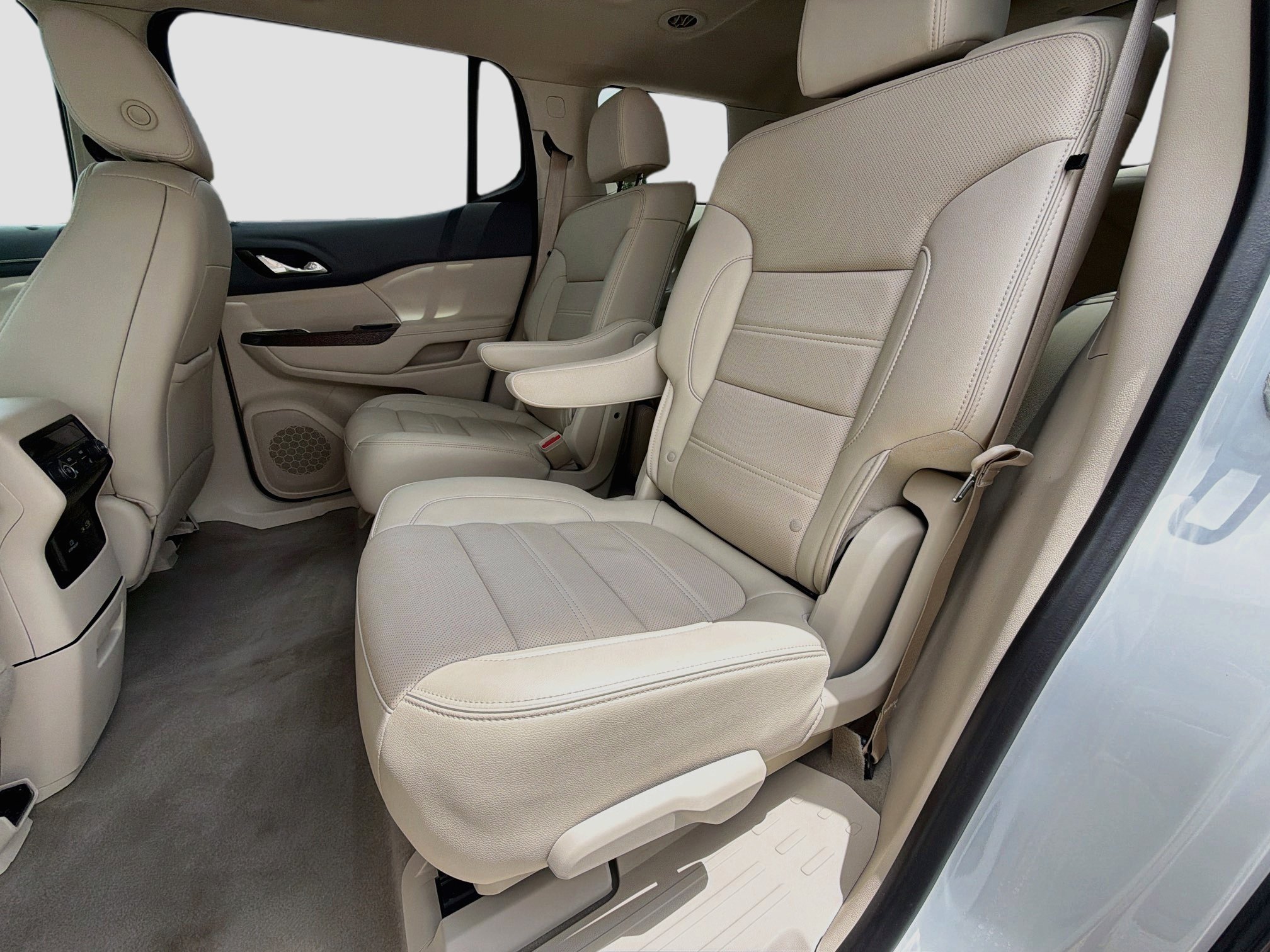 Used 2022 GMC Acadia Denali w/ Denali Ultimate Package FWD image 21