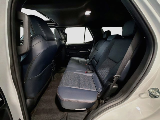Used 2025 Toyota 4Runner Platinum AWD/4WD image 21