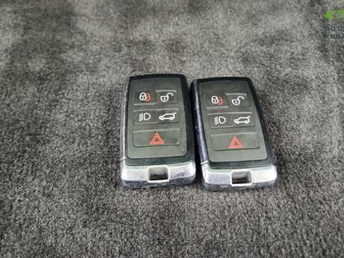 Used 2024 Land Rover Discovery Metropolitan Edition AWD/4WD image 78