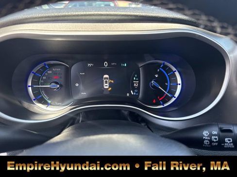 Used 2023 Chrysler Pacifica Touring-L FWD image 34