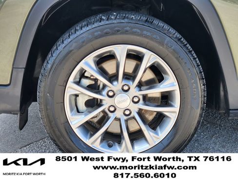 Used 2021 Jeep Cherokee Latitude Lux w/ Comfort/Convenience Group AWD/4WD image 9