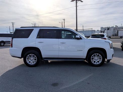Used 2017 GMC Yukon SLT image 6