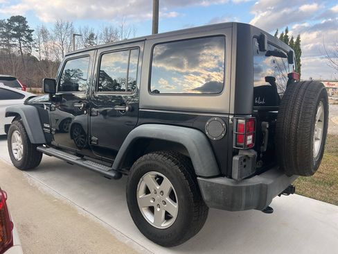 Used 2017 Jeep Wrangler Unlimited Sport w/ Quick Order Package 24S AWD/4WD image 5