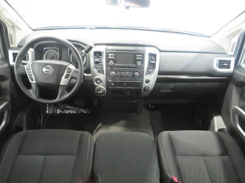 Used 2018 Nissan Titan SV AWD/4WD image 15