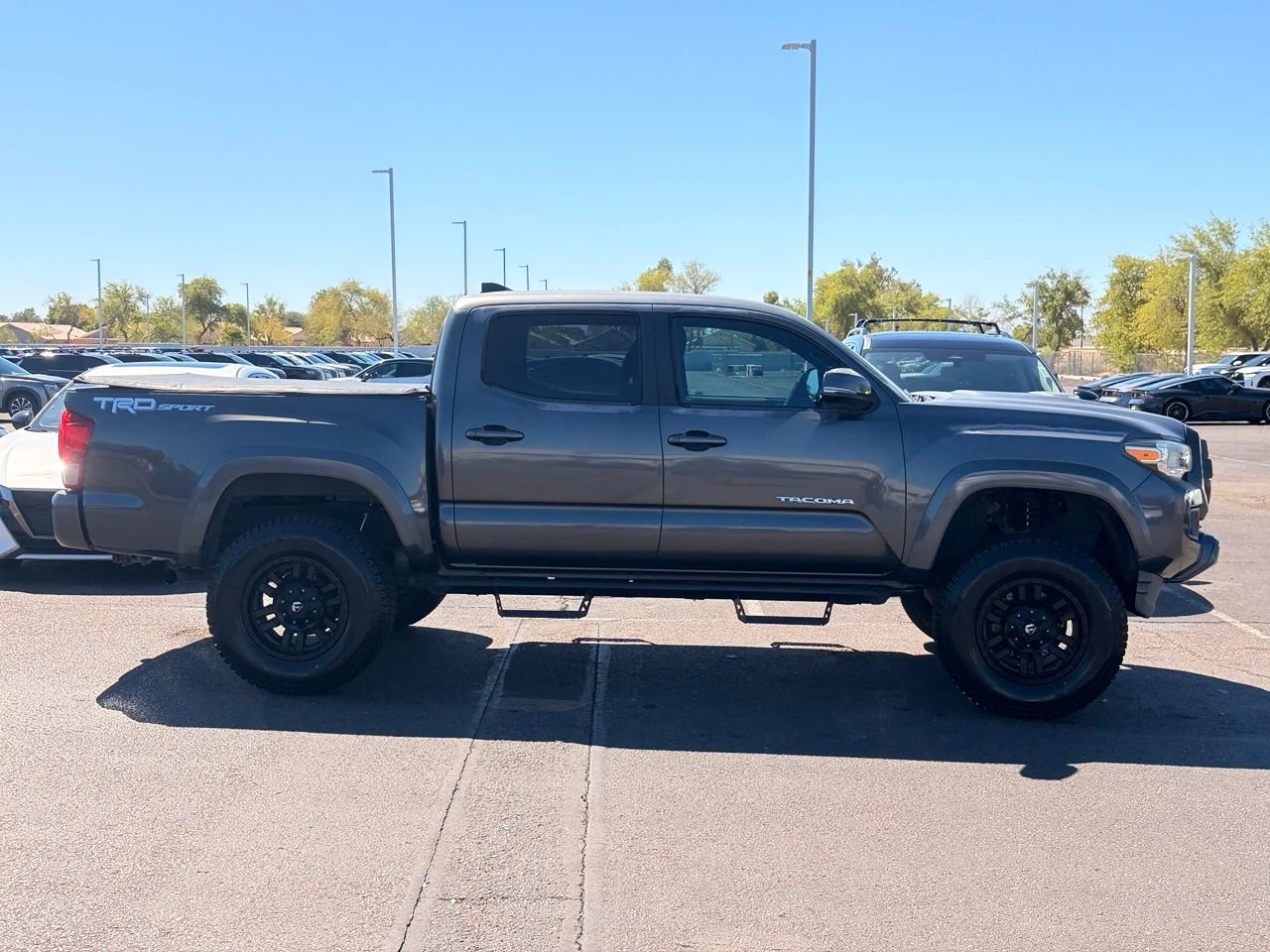Used 2016 Toyota Tacoma TRD Sport w/ Towing Package RWD image 8