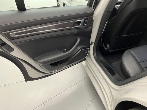 Used 2023 Porsche Panamera image 36