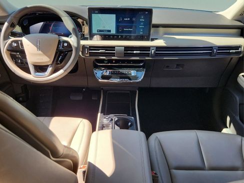 Used 2023 Lincoln Corsair FWD image 12